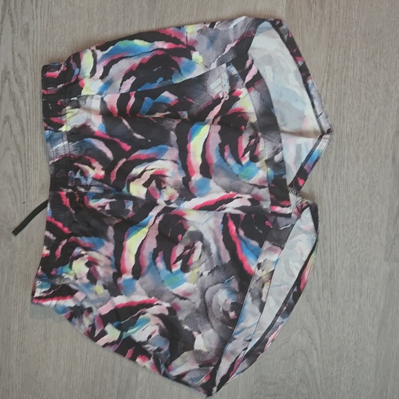 Lot of 4 pairs of Athletic Shorts - Picture 3 of 5